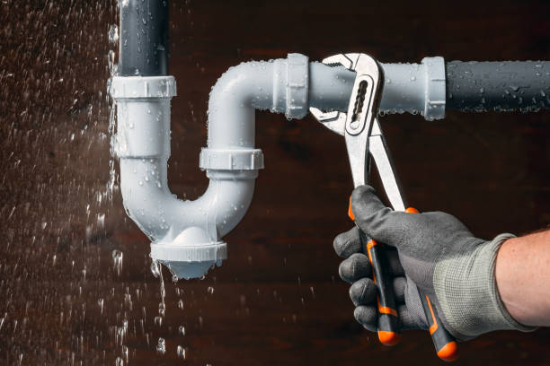 Professional Gas Line Repair technician working in Edwardsport, IN